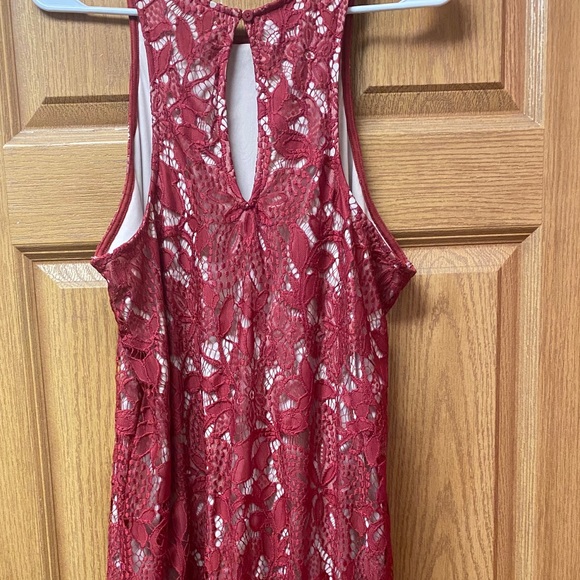 Maroon/dark red lace dress. - Picture 4 of 4